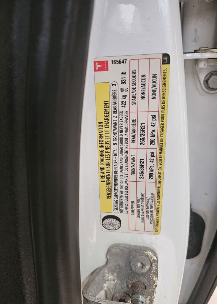 Tyre pressure on door pillar